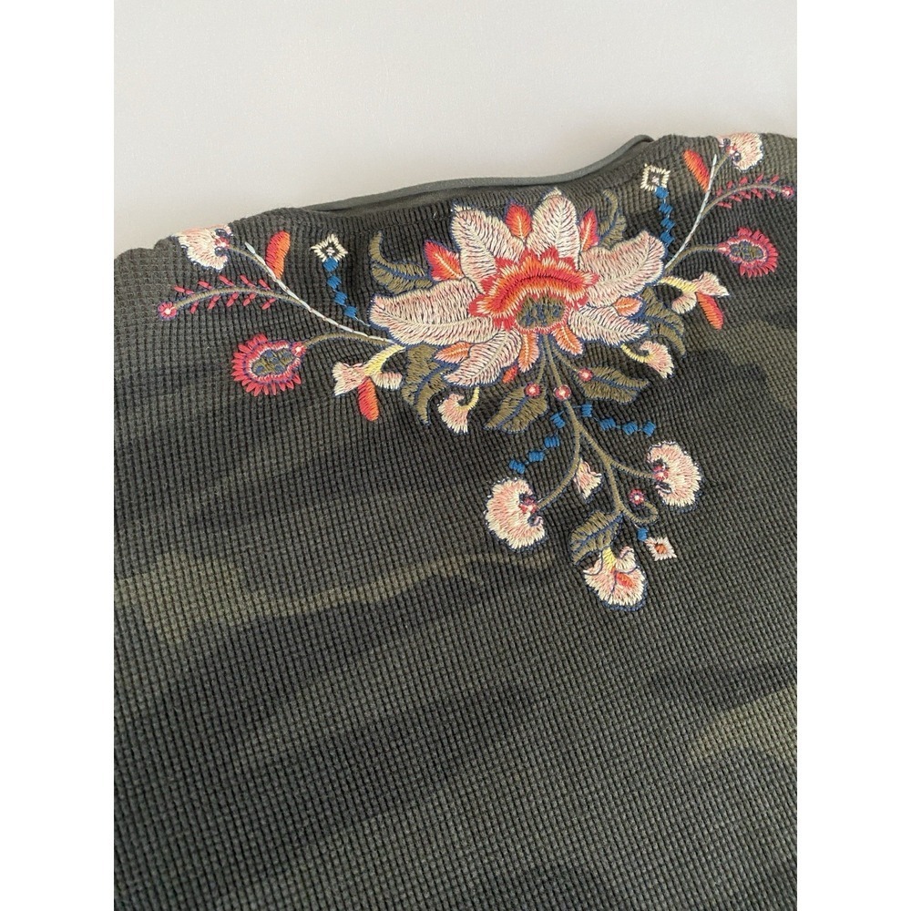 Johnny Was Floral Embroidered Camo Waffle Thermal Top Boho Cottagecore XL - Picture 8 of 15